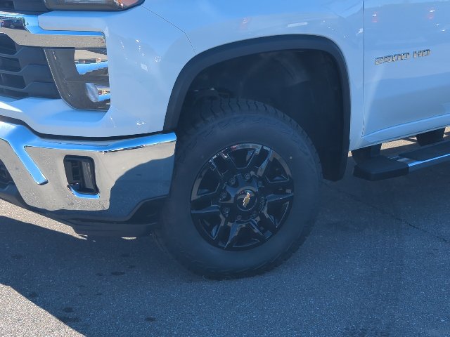 Used 2025 Chevrolet Silverado 2500 LT w/ Convenience Package AWD/4WD image 2