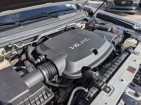 Used 2019 Chevrolet Colorado ZR2 image 12