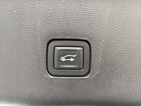 Used 2021 Chevrolet Traverse Premier w/ Redline Edition image 12