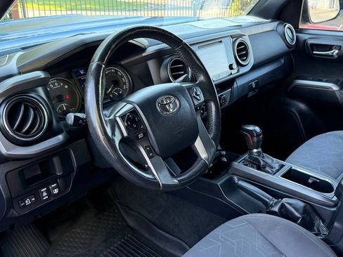 Used 2017 Toyota Tacoma TRD Sport w/ Exterior Package RWD image 21
