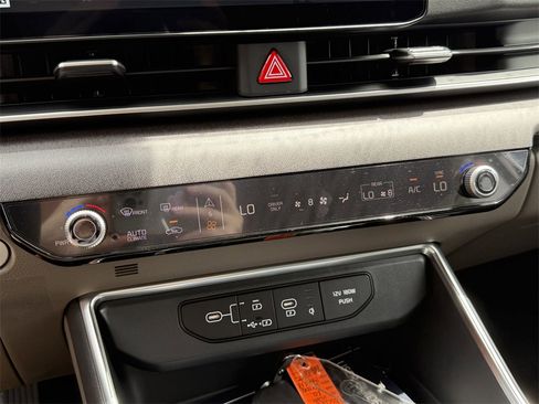 New 2026 Kia Carnival EX image 26