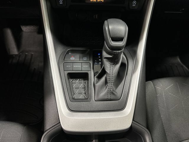 Used 2025 Toyota RAV4 XLE FWD image 25