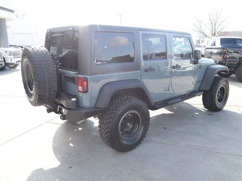 Used 2015 Jeep Wrangler Unlimited Rubicon w/ Connectivity Group AWD/4WD image 6