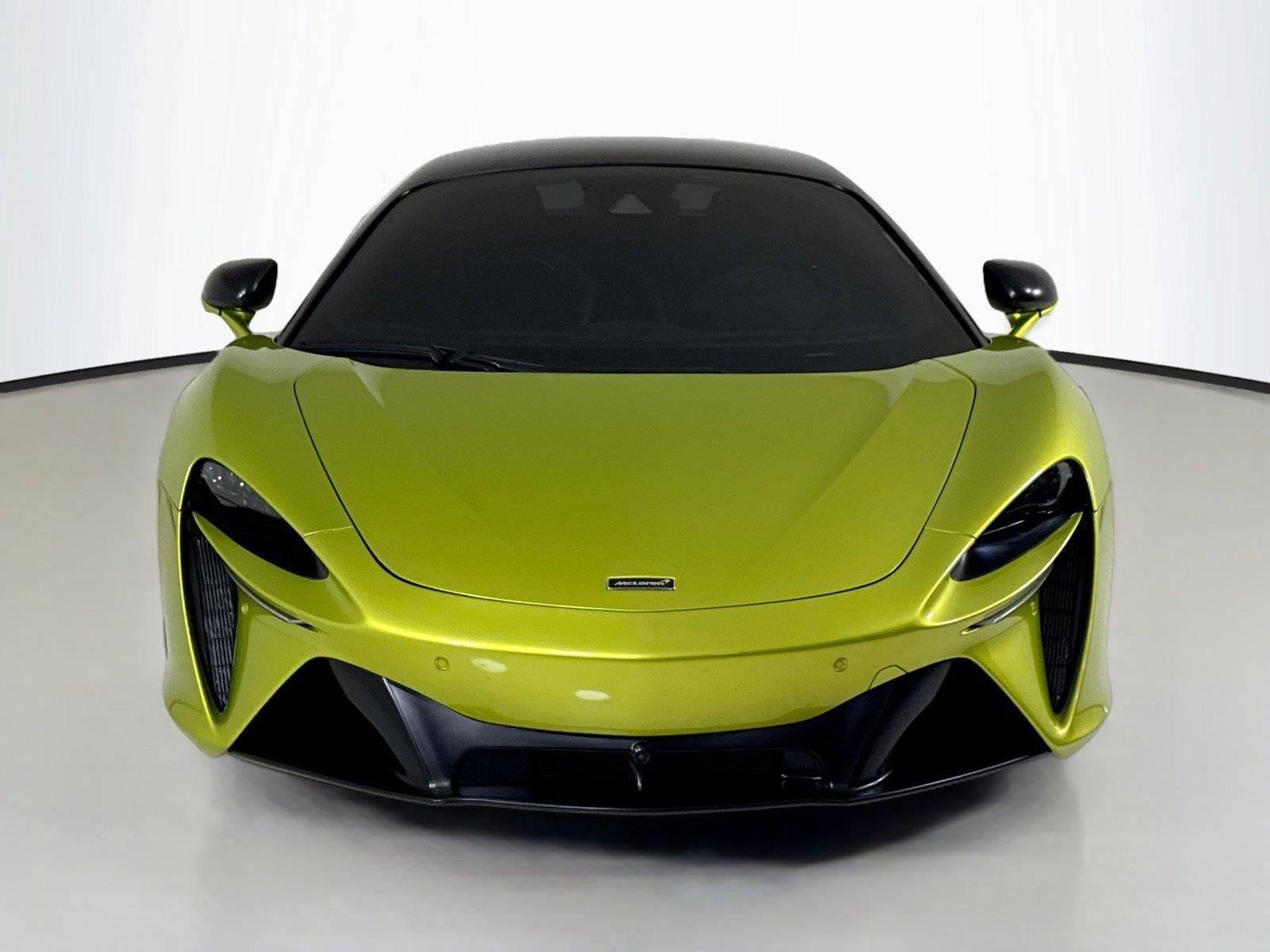 Used 2023 McLaren Artura RWD image 11