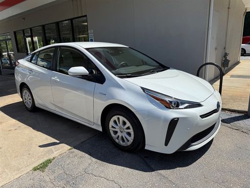 Used 2022 Toyota Prius LE FWD image 1