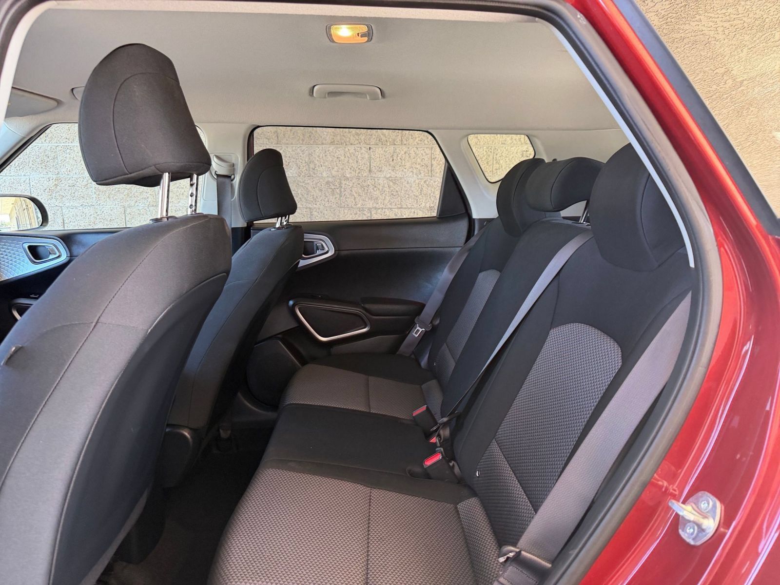 Used 2025 Kia Soul LX w/ LX Technology Package FWD image 22