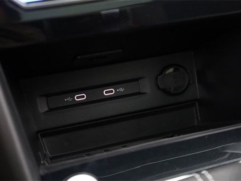 New 2025 Volkswagen Taos SE image 16