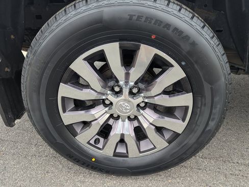 Used 2022 Toyota Tacoma Limited image 12