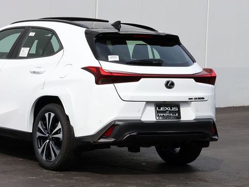 New 2026 Lexus UX 300h AWD image 9