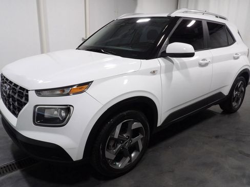 Used 2024 Hyundai Venue SEL FWD image 4