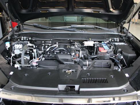 Used 2025 Honda CR-V EX image 8
