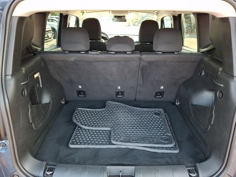 Used 2023 Jeep Renegade Latitude AWD/4WD image 28