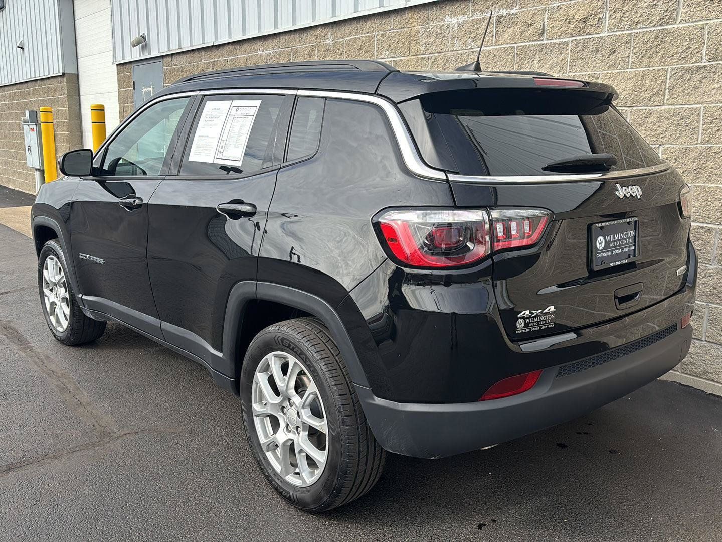 Used 2023 Jeep Compass Latitude w/ Sun and Sound Group AWD/4WD image 38