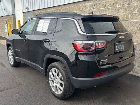 Used 2023 Jeep Compass Latitude w/ Sun and Sound Group AWD/4WD image 38