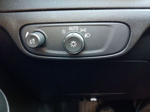 Used 2023 Chevrolet Bolt EUV LT FWD image 25