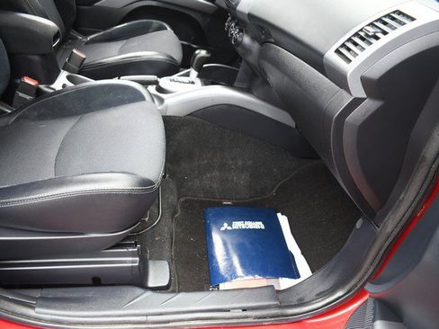 Used 2012 Mitsubishi Outlander SE AWD/4WD image 25