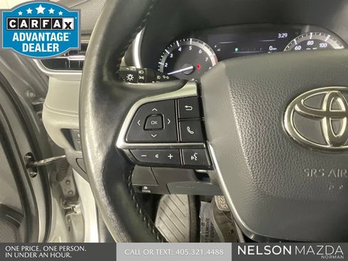 Used 2021 Toyota Highlander XLE AWD/4WD image 43