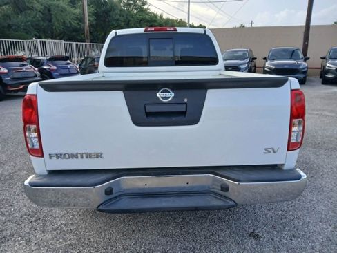 Used 2018 Nissan Frontier SV RWD image 4