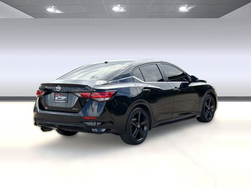 Used 2023 Nissan Sentra SR w/ Midnight Edition Package FWD image 9