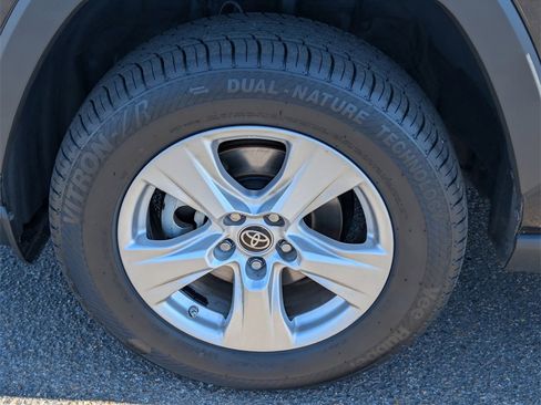 Used 2021 Toyota RAV4 LE image 28