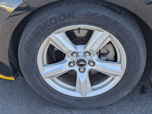 Used 2017 Ford Mustang Coupe RWD image 13