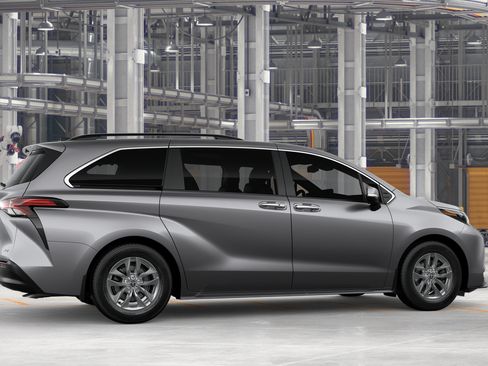 New 2026 Toyota Sienna XLE AWD/4WD image 13