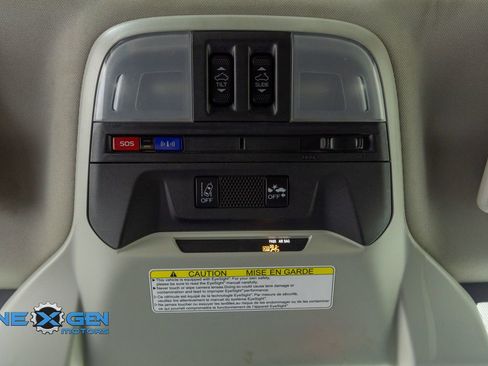 Used 2022 Subaru Crosstrek 2.5i Sport w/ Moonroof Package image 18