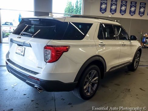 Used 2024 Ford Explorer XLT w/ Equipment Group 202A AWD/4WD image 8