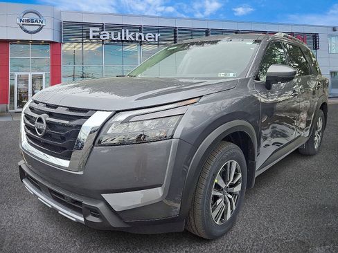 New 2025 Nissan Pathfinder SL image 3