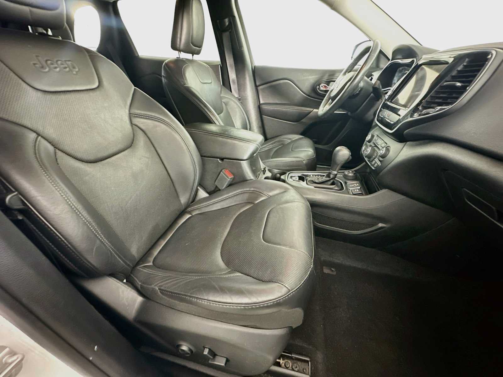 Used 2019 Jeep Cherokee Limited AWD/4WD image 26