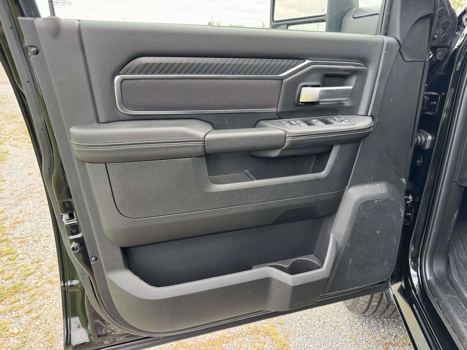 New 2025 RAM 2500 Big Horn AWD/4WD image 17