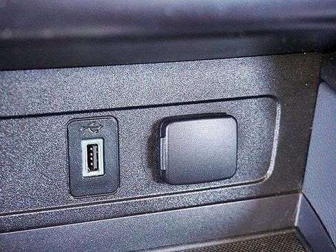 Used 2018 Ford Escape SE w/ SE Sport Appearance Package FWD image 28