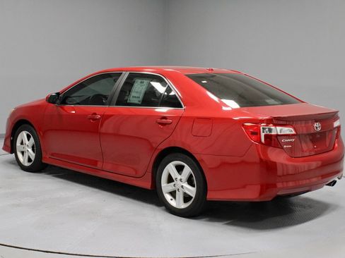 Used 2012 Toyota Camry SE FWD image 8