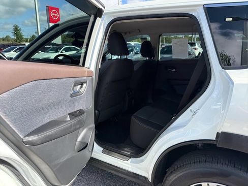 Used 2021 Nissan Rogue SV FWD image 17