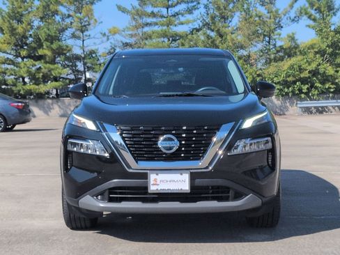 Certified 2021 Nissan Rogue SV image 2