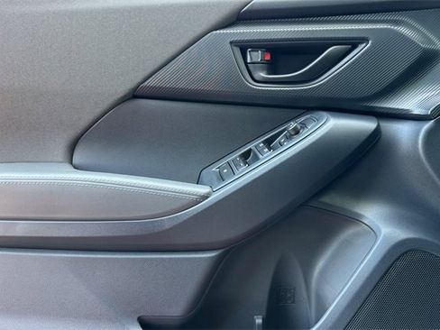 Used 2025 Subaru Crosstrek 2.0i Premium image 8