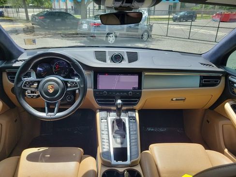 Used 2020 Porsche Macan Turbo AWD/4WD image 23