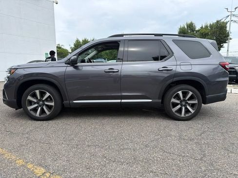 Used 2024 Honda Pilot Touring image 8
