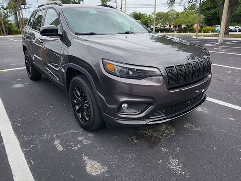Used 2023 Jeep Cherokee Altitude Lux AWD/4WD image 2