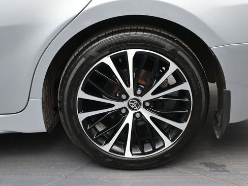 Used 2020 Toyota Camry SE FWD image 10