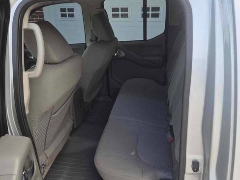 Used 2016 Nissan Frontier SV AWD/4WD image 11