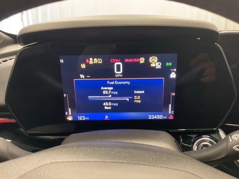 Used 2024 Chevrolet Trax RS w/ Driver Confidence Package FWD image 2