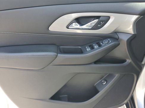 Used 2022 Chevrolet Traverse LT image 29