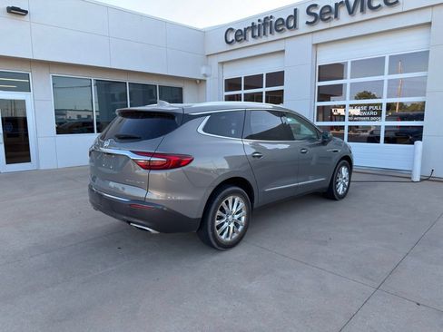 Used 2019 Buick Enclave Premium w/ Experience Buick Package FWD image 3