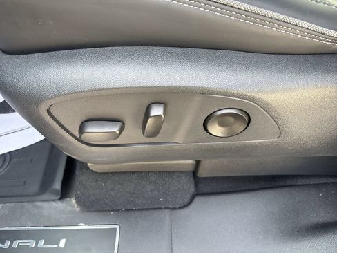 Used 2024 GMC Sierra EV Denali AWD/4WD image 15