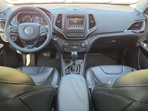 Used 2020 Jeep Cherokee Latitude Plus FWD image 16