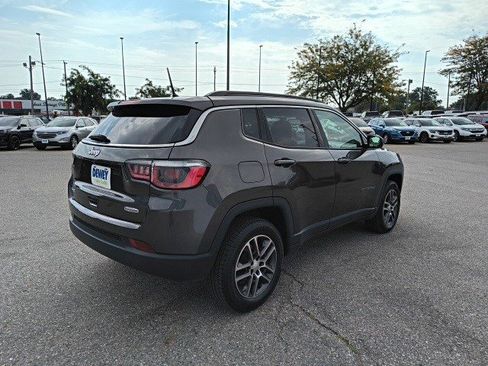 Used 2017 Jeep Compass Latitude w/ Cold Weather Group image 5