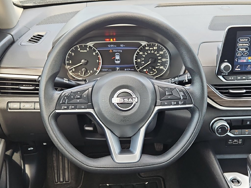 Used 2025 Nissan Altima 2.5 SV FWD image 23