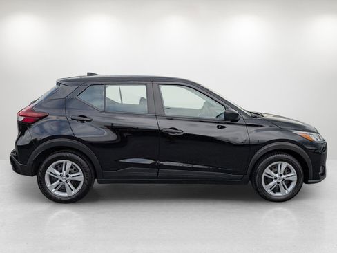 Used 2021 Nissan Kicks S image 4