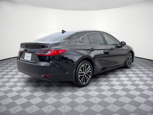 Used 2025 Toyota Camry XLE FWD image 9